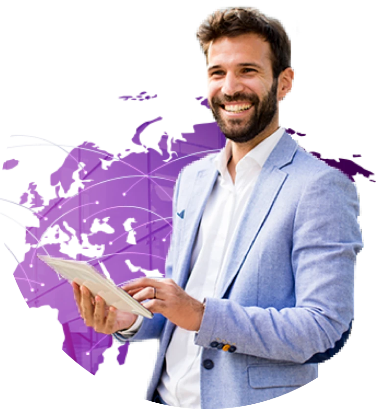Hombre ejecutivo sujetando una tablet con fondo de continentes